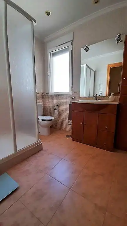 Baño de Casa adosada en venta en Villalgordo del Júcar con Calefacción y Terraza