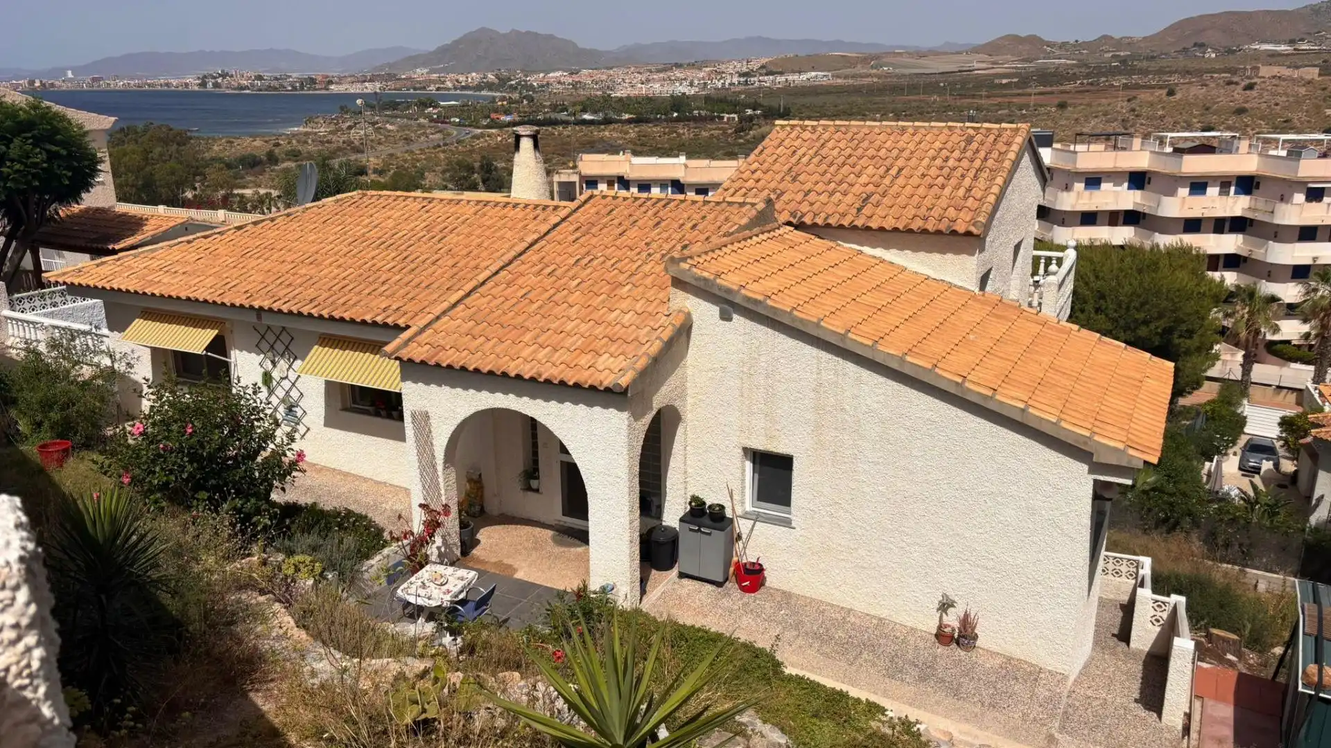 Vista exterior de Casa o xalet en venda en Cartagena amb Aire condicionat, Calefacció i Jardí privat