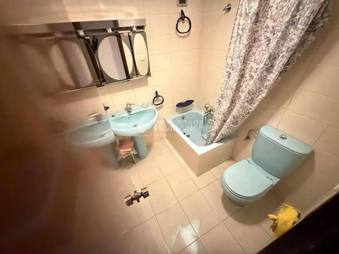 Bathroom of Flat for sale in Zaragoza  with Heating, Storage room and Furnished