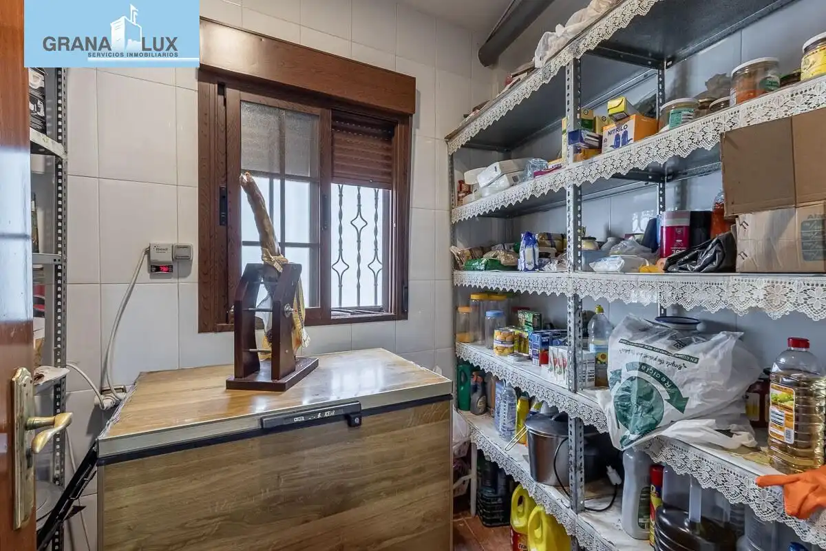 Chalet en venta en Calle de la Virgen del Rocío, imagen 35
