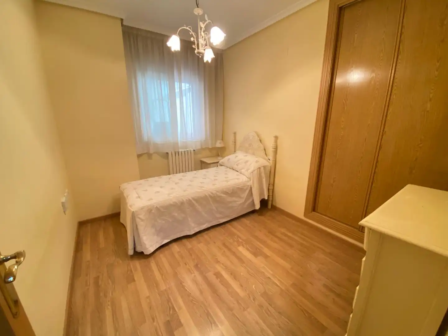Habitación de Apartamento de alquiler en Albacete con Calefacción, Parquet y Amueblado