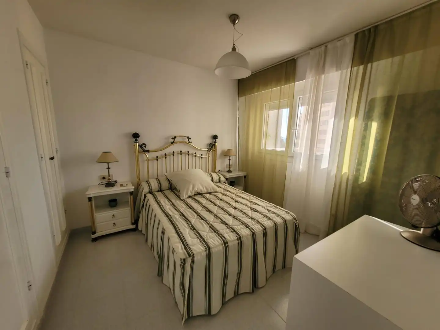 Schlafzimmer von Wohnungen zur Miete in Alicante / Alacant mit Privatgarten, Möbliert und Balkon