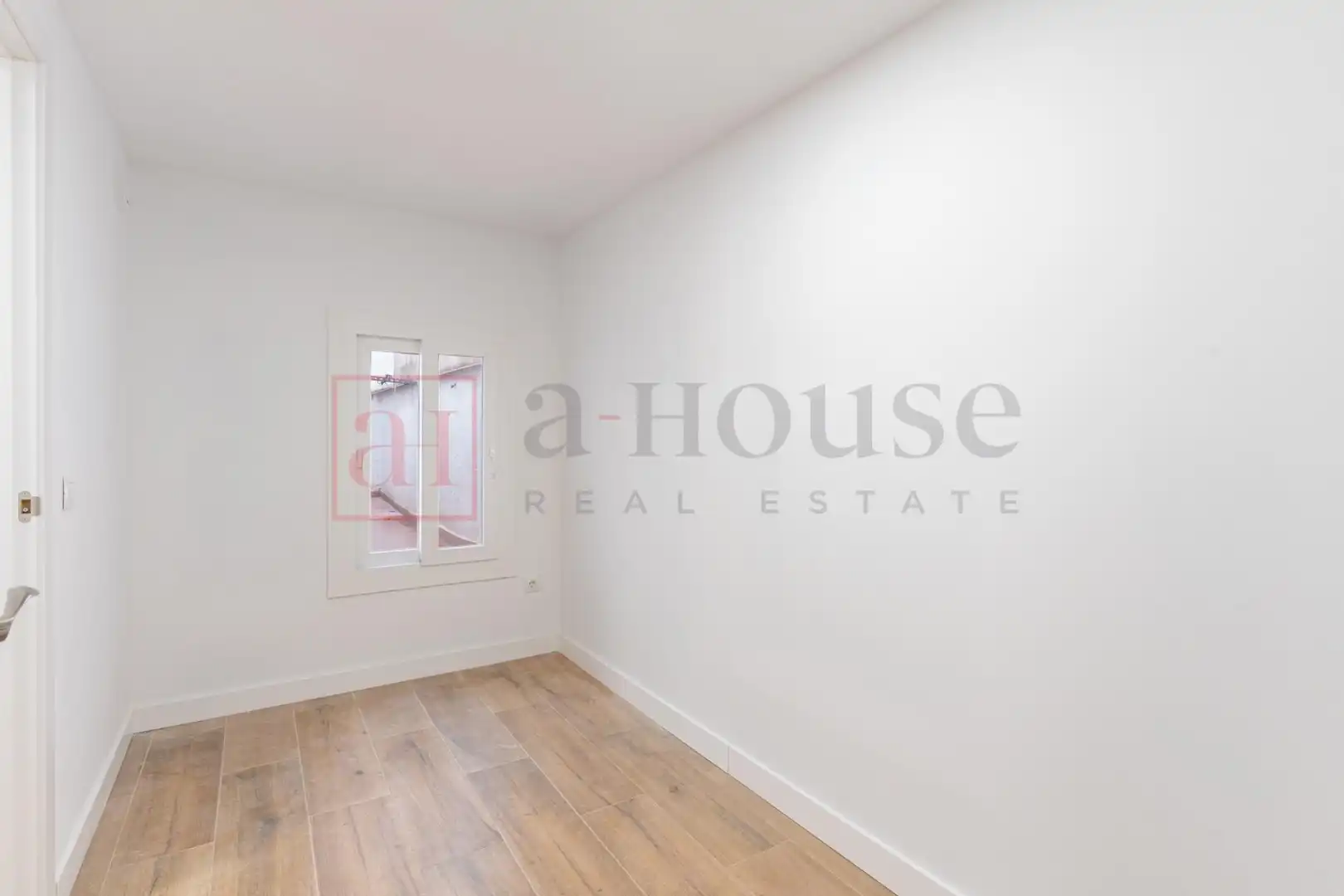Habitación de Local en venta en Madrid con Aire acondicionado
