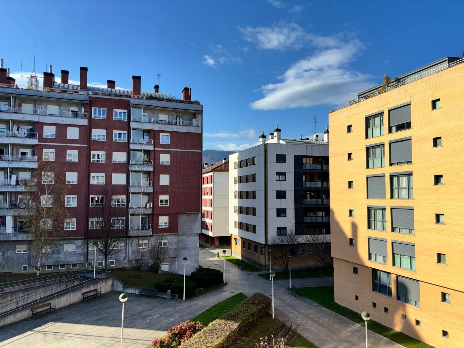 Vista exterior de Pis en venda en Laudio / Llodio amb Calefacció i Traster