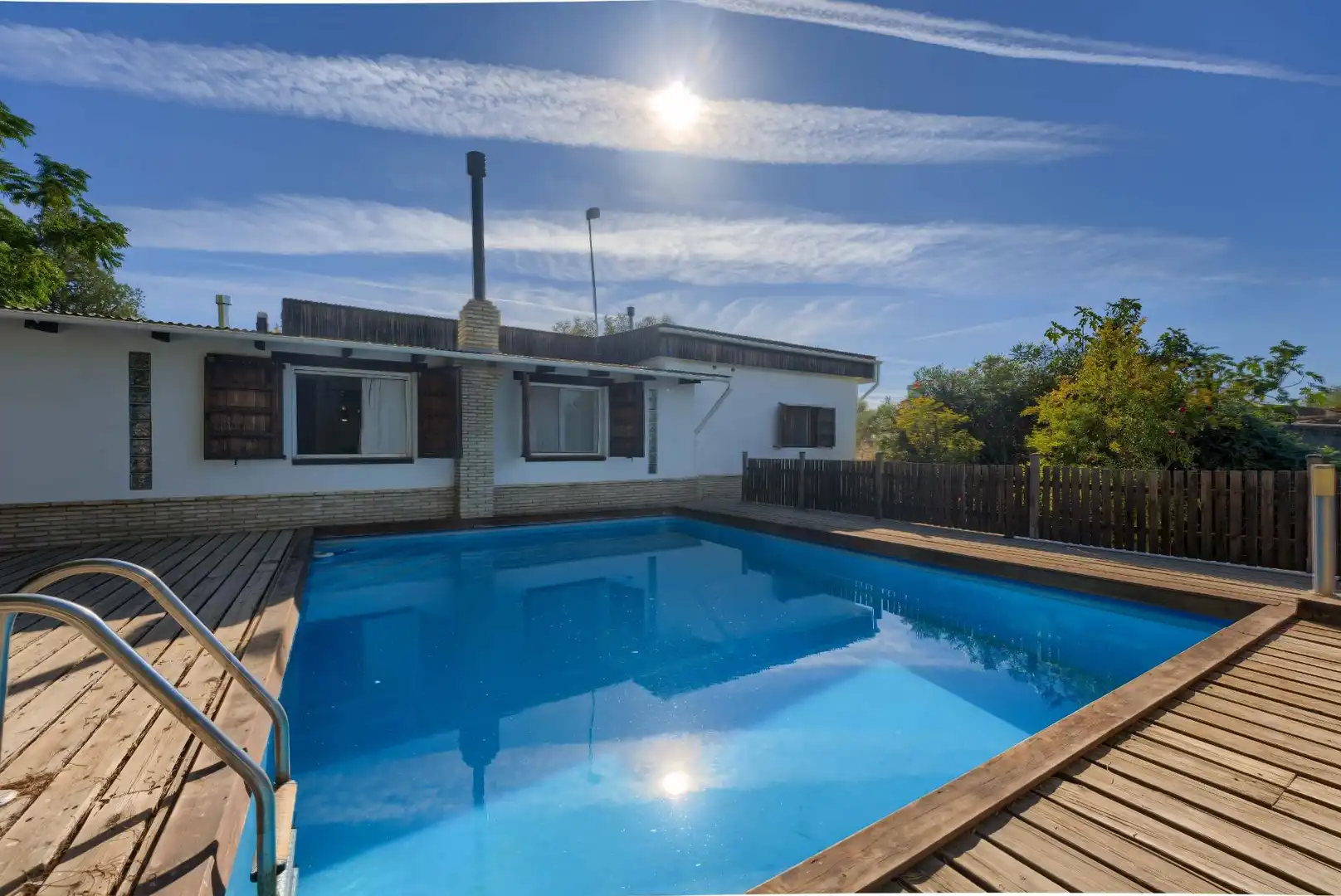 Piscina de Casa o chalet en venta en Sanlúcar la Mayor con Aire acondicionado, Jardín privado y Trastero