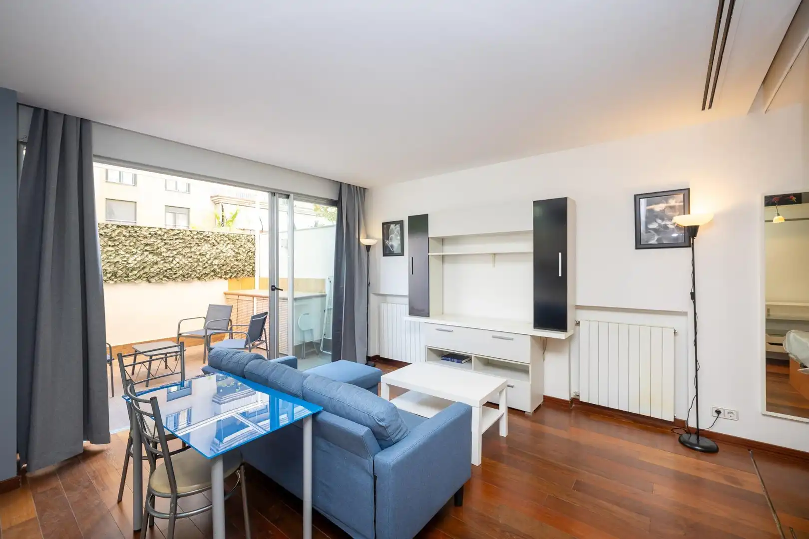 Sala d'estar de Apartament en venda en Granada amb Aire condicionat, Calefacció i Jardí privat