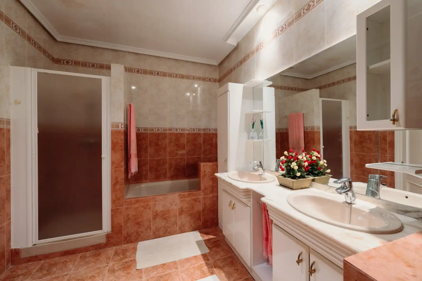 Bathroom of Houses for sale in Recas  with Air Conditioner, Heating and Private garden