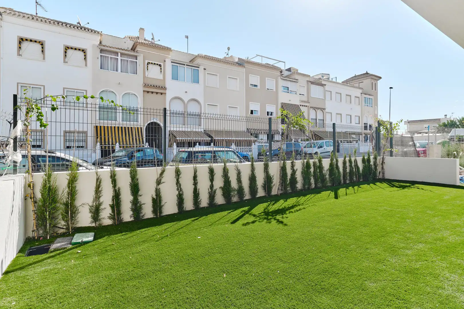 Vista exterior de Pis en venda en Torrevieja amb Jardí privat, Terrassa i Piscina comunitària