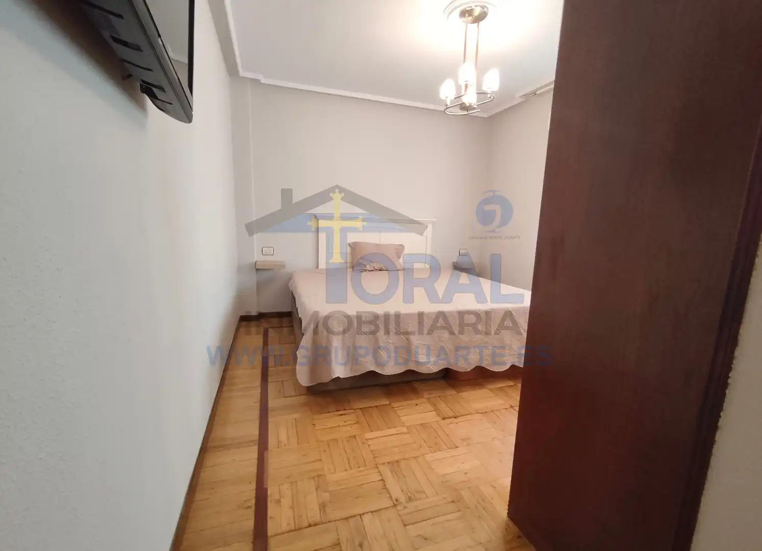 Schlafzimmer von Wohnung zur Miete in Gijón  mit Heizung, Parkett und Möbliert