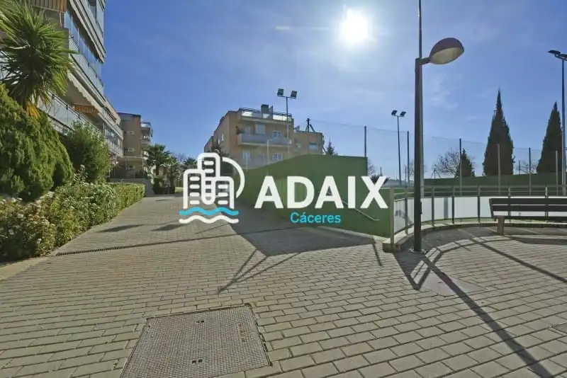 Vista exterior de Ático en venta en Cáceres con Aire acondicionado, Calefacción y Terraza