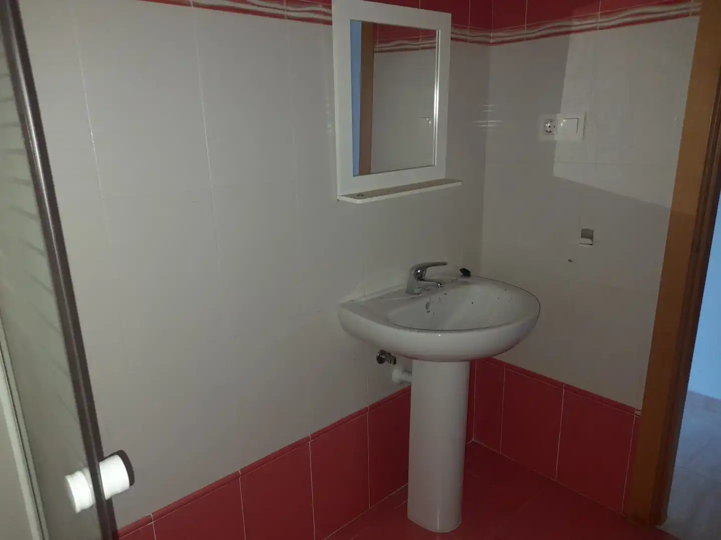 Baño de Planta baja en venta en Puertollano con Calefacción, Trastero y Piscina comunitaria
