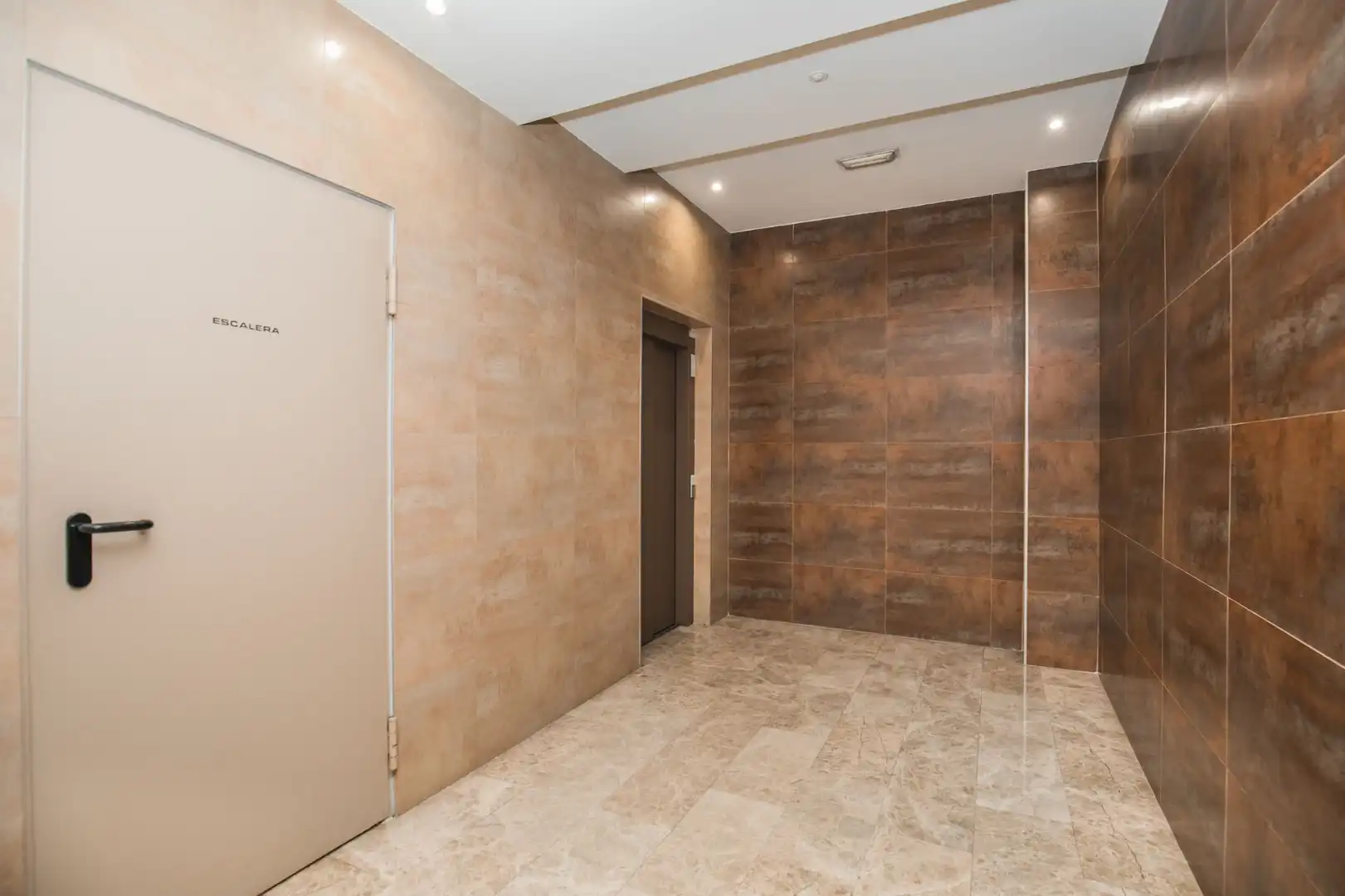 Piso en venta en Ávila con Calefacción, Terraza y Trastero