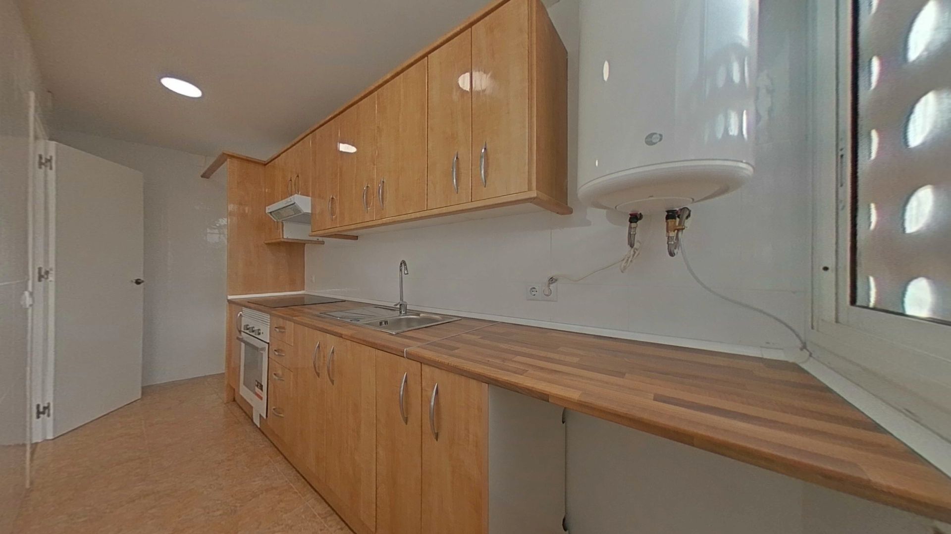 Kitchen of Flat for sale in L'Hospitalet de Llobregat  with Parquet flooring and Oven