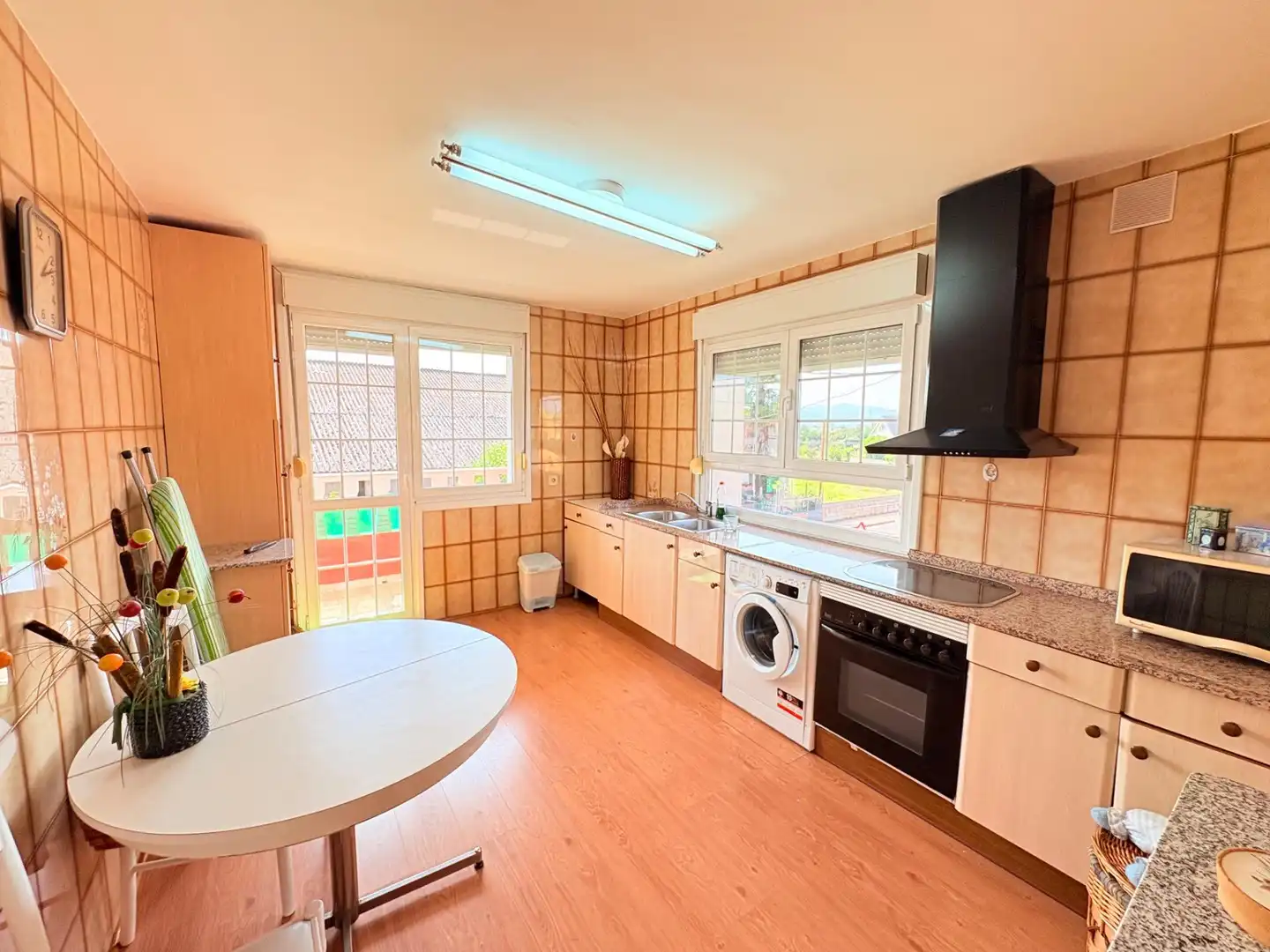 Cocina de Casa o chalet en venta en Ponferrada con Calefacción, Jardín privado y Terraza