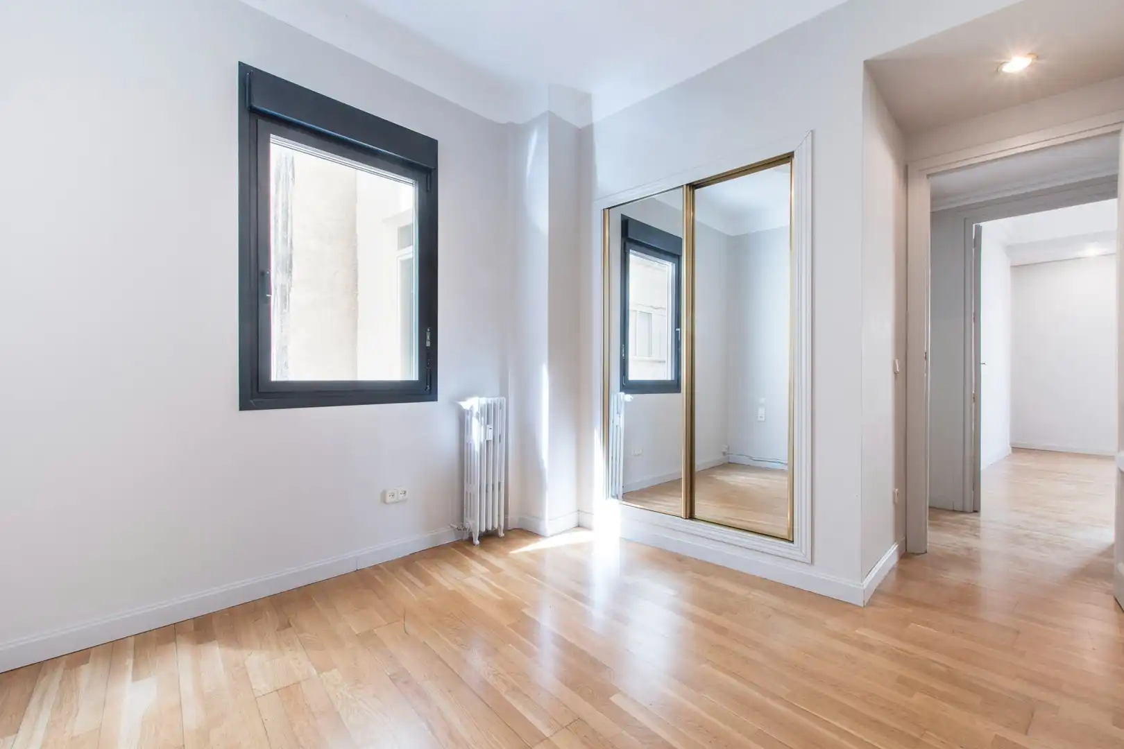 Flat with terrace to rent in Calle de Ferraz 31, imagen 4