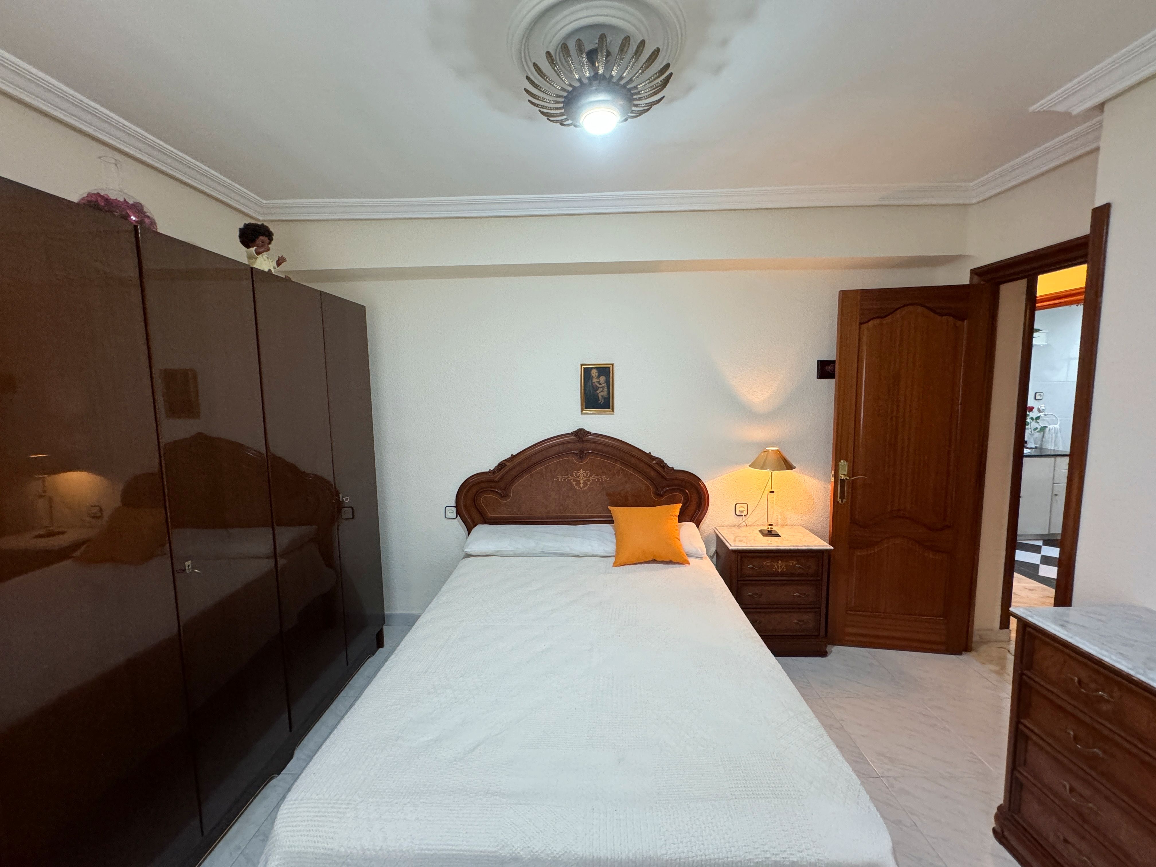 Apartament per a compartir a Calle Berrocal, Suárez