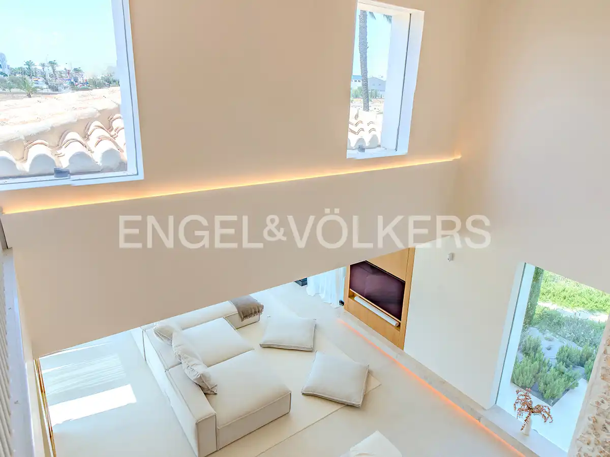 Sala d'estar de Casa o xalet en venda en Elche / Elx amb Aire condicionat, Calefacció i Jardí privat