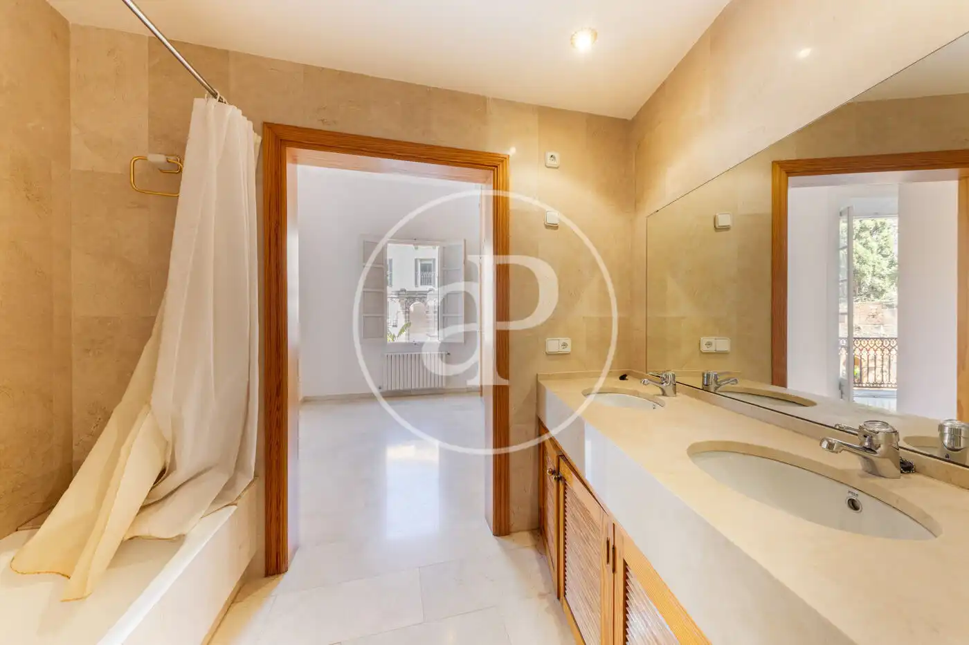 Baño de Piso en venta en  Palma de Mallorca con Calefacción, Jardín privado y Terraza