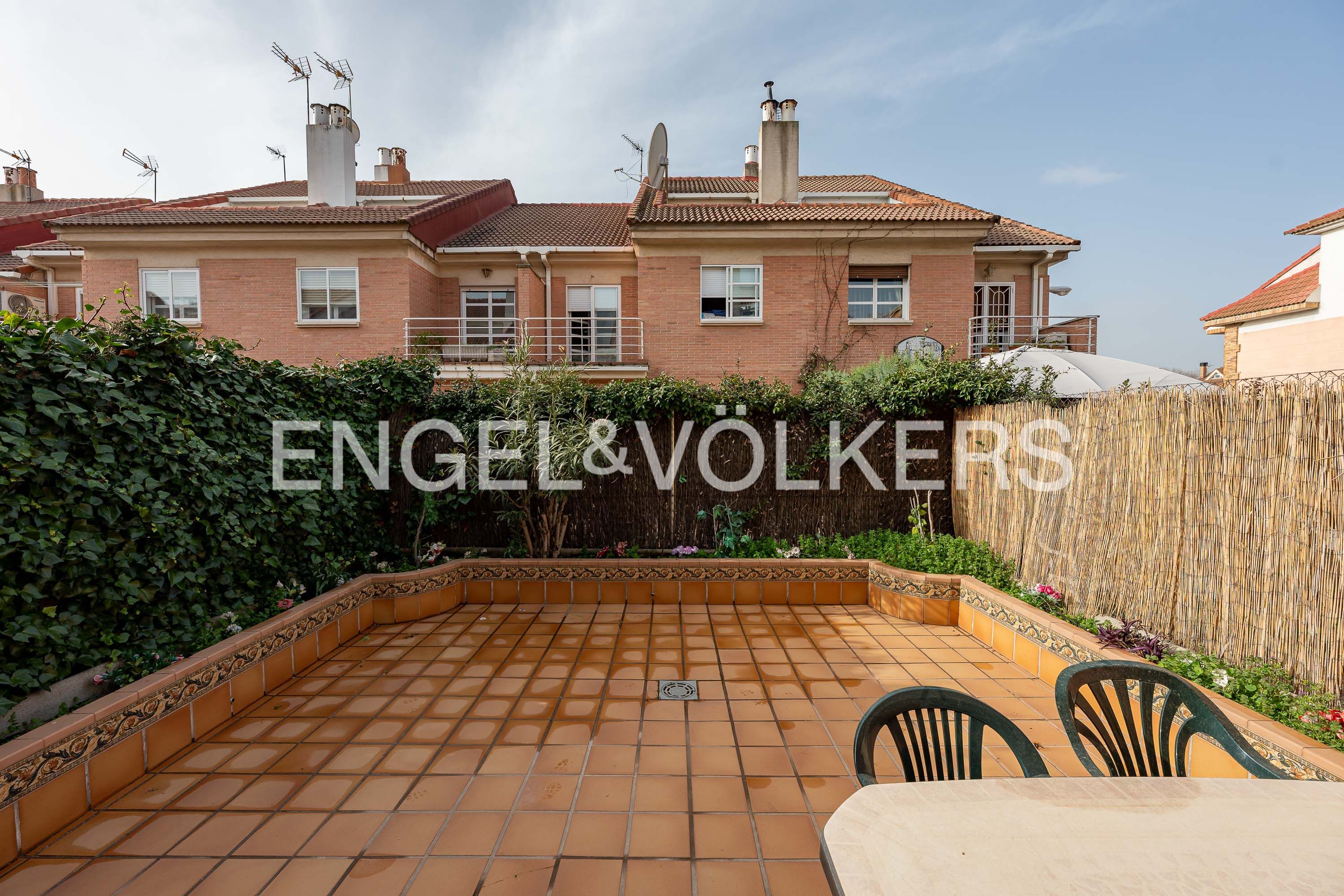 Terrassa de Casa o xalet en venda en Leganés amb Calefacció, Jardí privat i Parquet