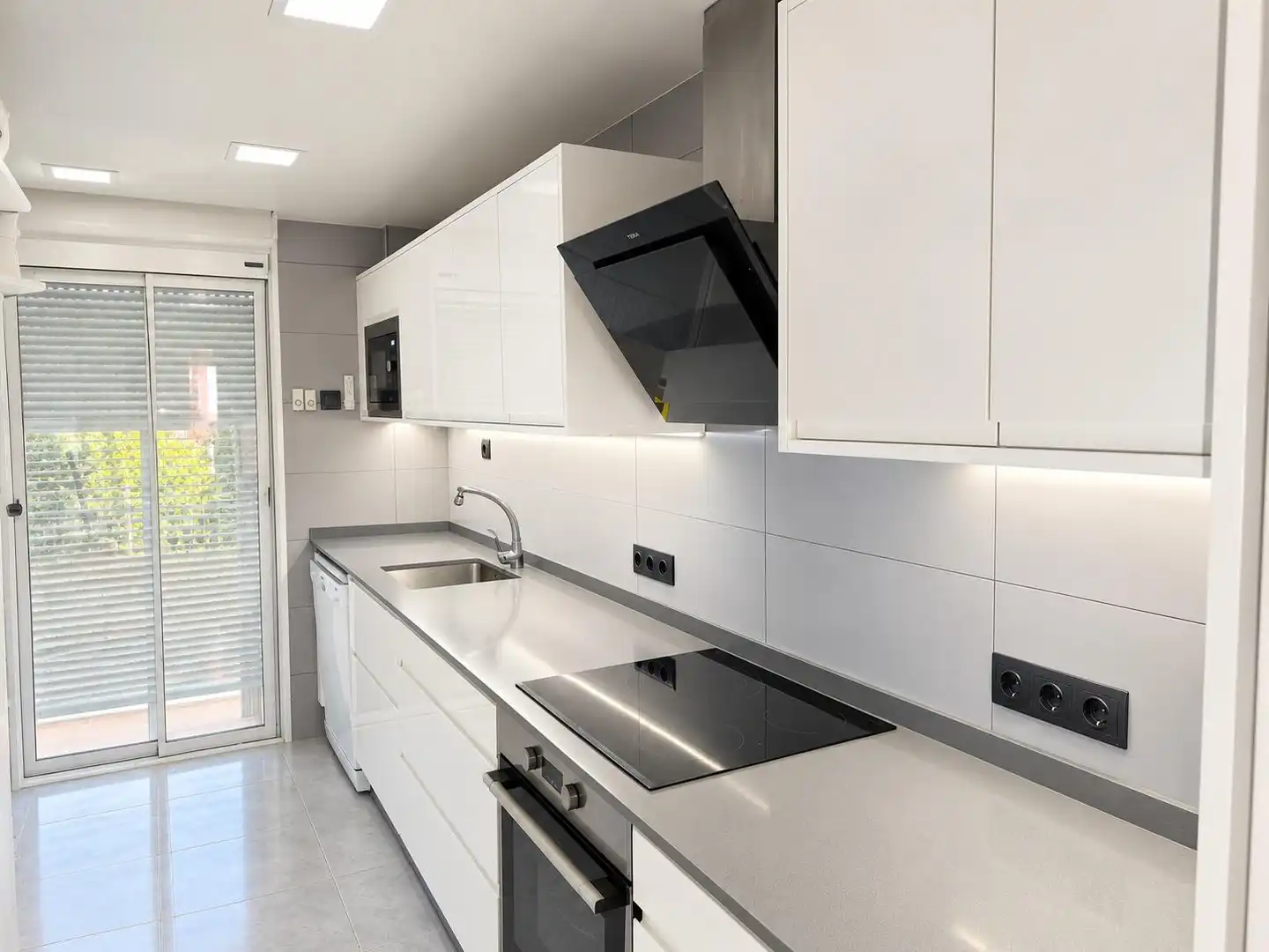 Küche von Wohnung zum Verkauf in La Ràpita mit Klimaanlage, Terrasse und Alarm
