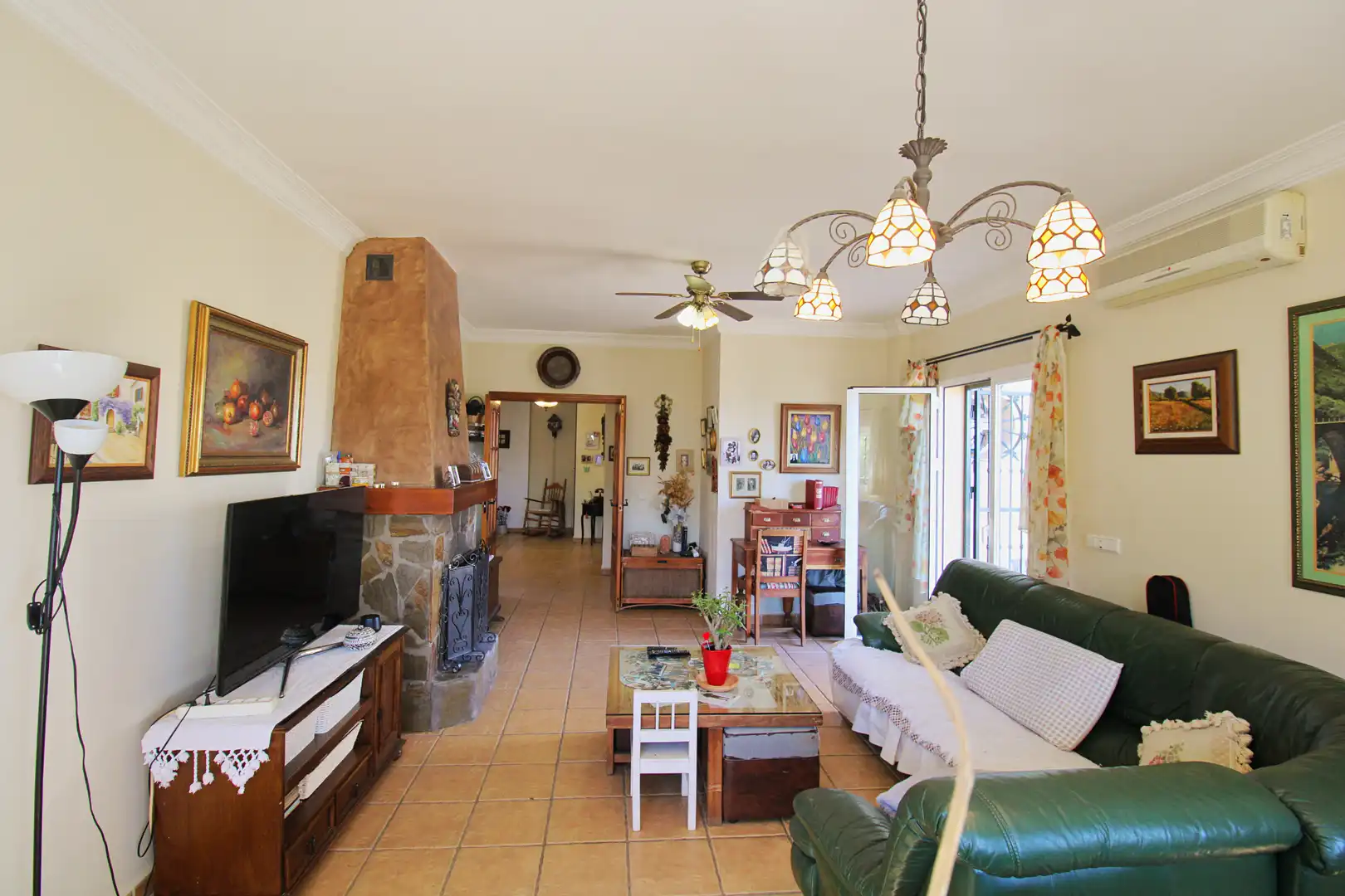 Sala d'estar de Casa o xalet en venda en Alhaurín de la Torre amb Aire condicionat, Calefacció i Terrassa