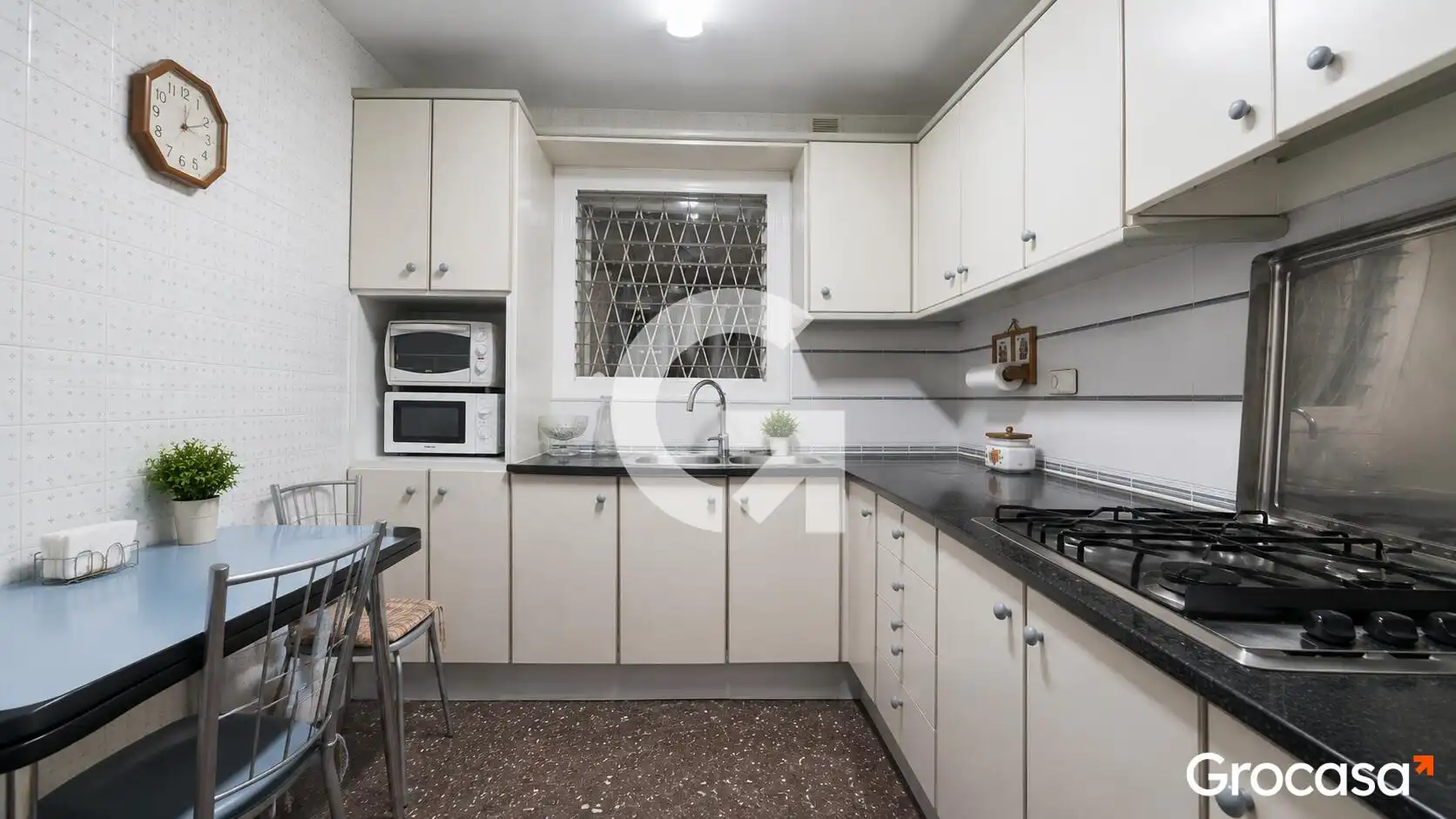 Kitchen of Flat for sale in L'Hospitalet de Llobregat  with Air Conditioner and Balcony