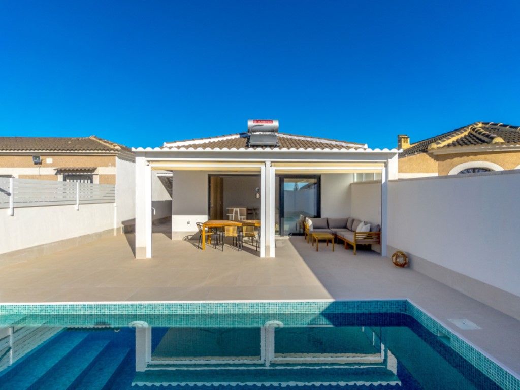 Swimming pool of House or chalet for sale in Torrevieja  with Air Conditioner, Heating and Swimming Pool