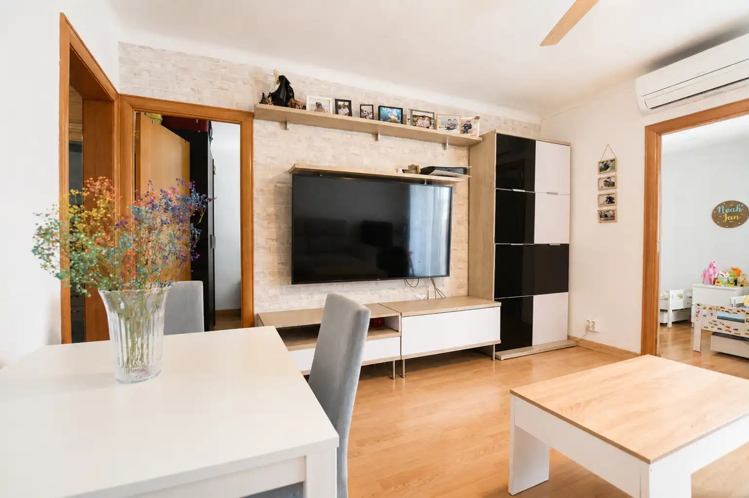 Sala de estar de Piso en venta en Santa Coloma de Gramenet con Aire acondicionado y Terraza