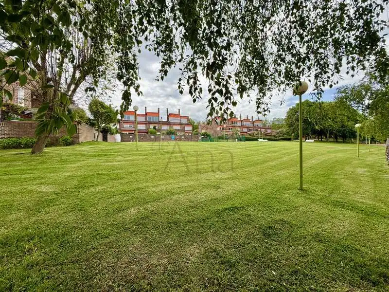 Casa adosada en venta en Leioa con Calefacción, Jardín privado y Terraza