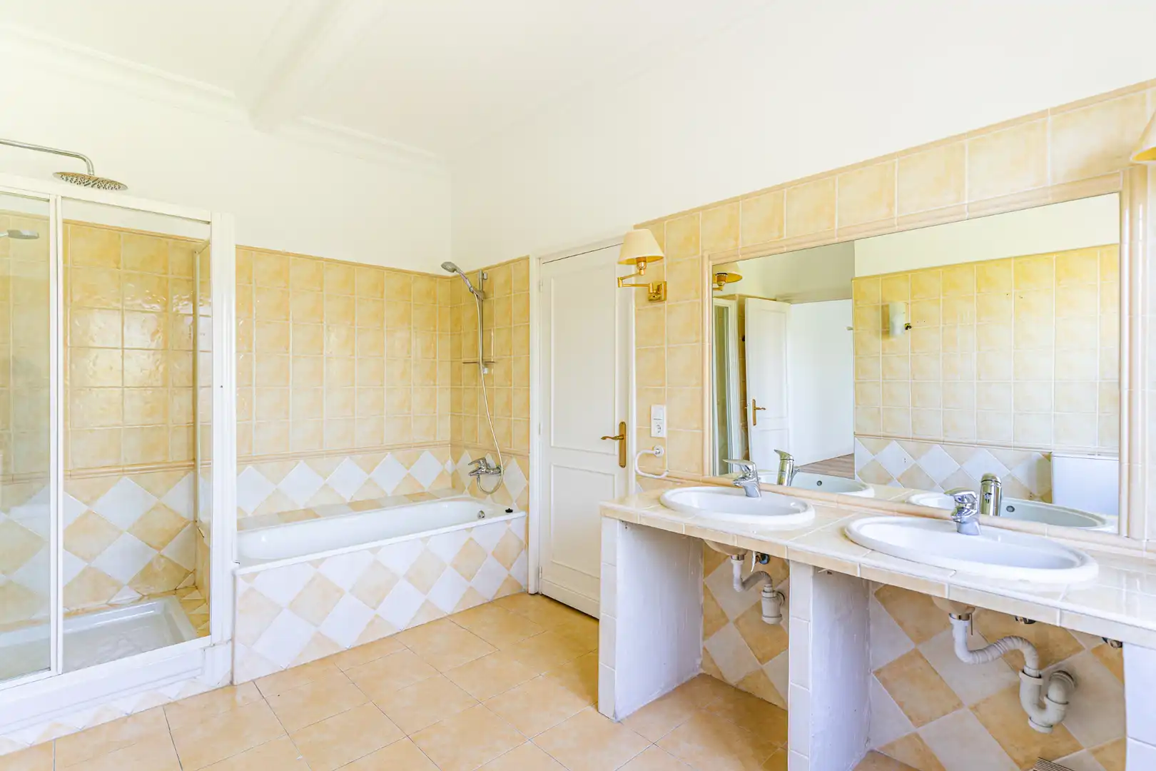Bathroom of Houses for sale in Villanueva de la Cañada  with Air Conditioner, Heating and Private garden