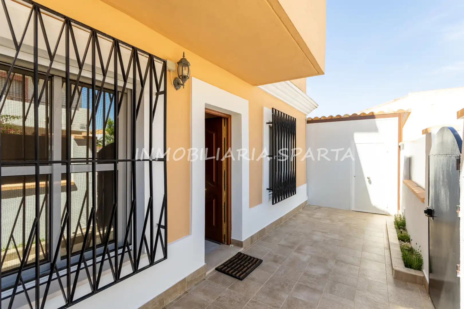 Casa adosada en venta en Villanueva del Ariscal con Aire acondicionado, Calefacción y Jardín privado