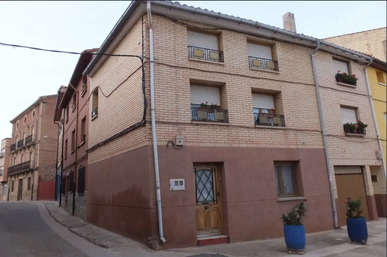 Vista exterior de Casa adosada en venda en Alesanco amb Calefacció