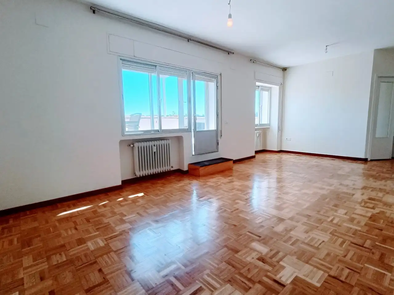 Sala de estar de Ático de alquiler en Madrid con Aire acondicionado, Calefacción y Parquet