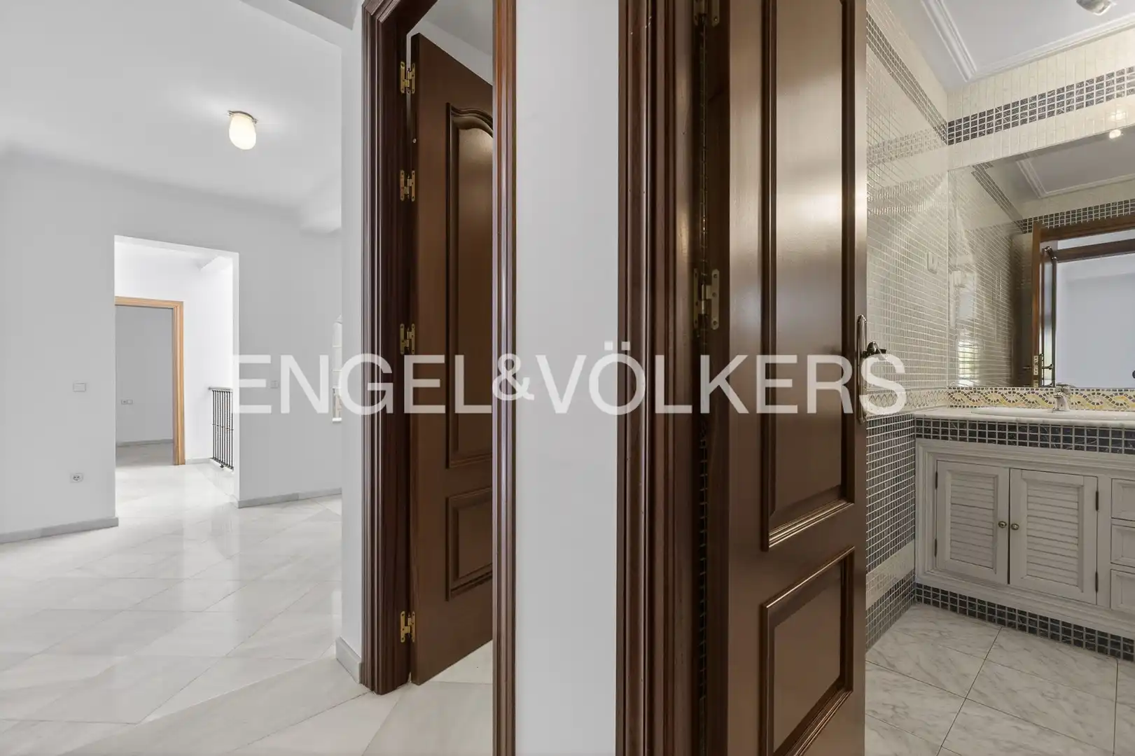 Houses for sale in Osuna  with Air Conditioner and Heating