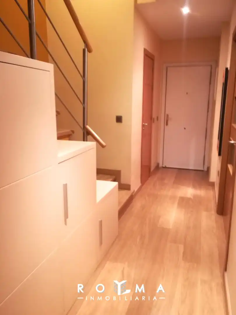 Casa adosada de lloguer en Dos Hermanas amb Aire condicionat, Calefacció i Parquet