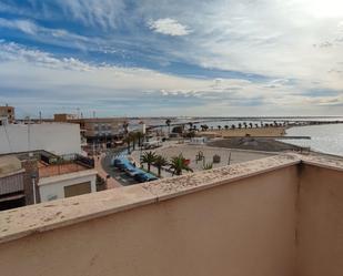 Vista exterior de Pis en venda en San Pedro del Pinatar amb Aire condicionat, Terrassa i Traster