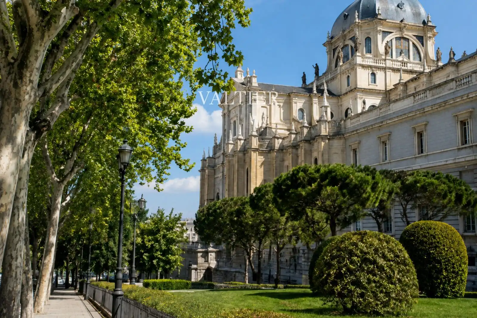 Flat for rent in Felipe IV, Jerónimos