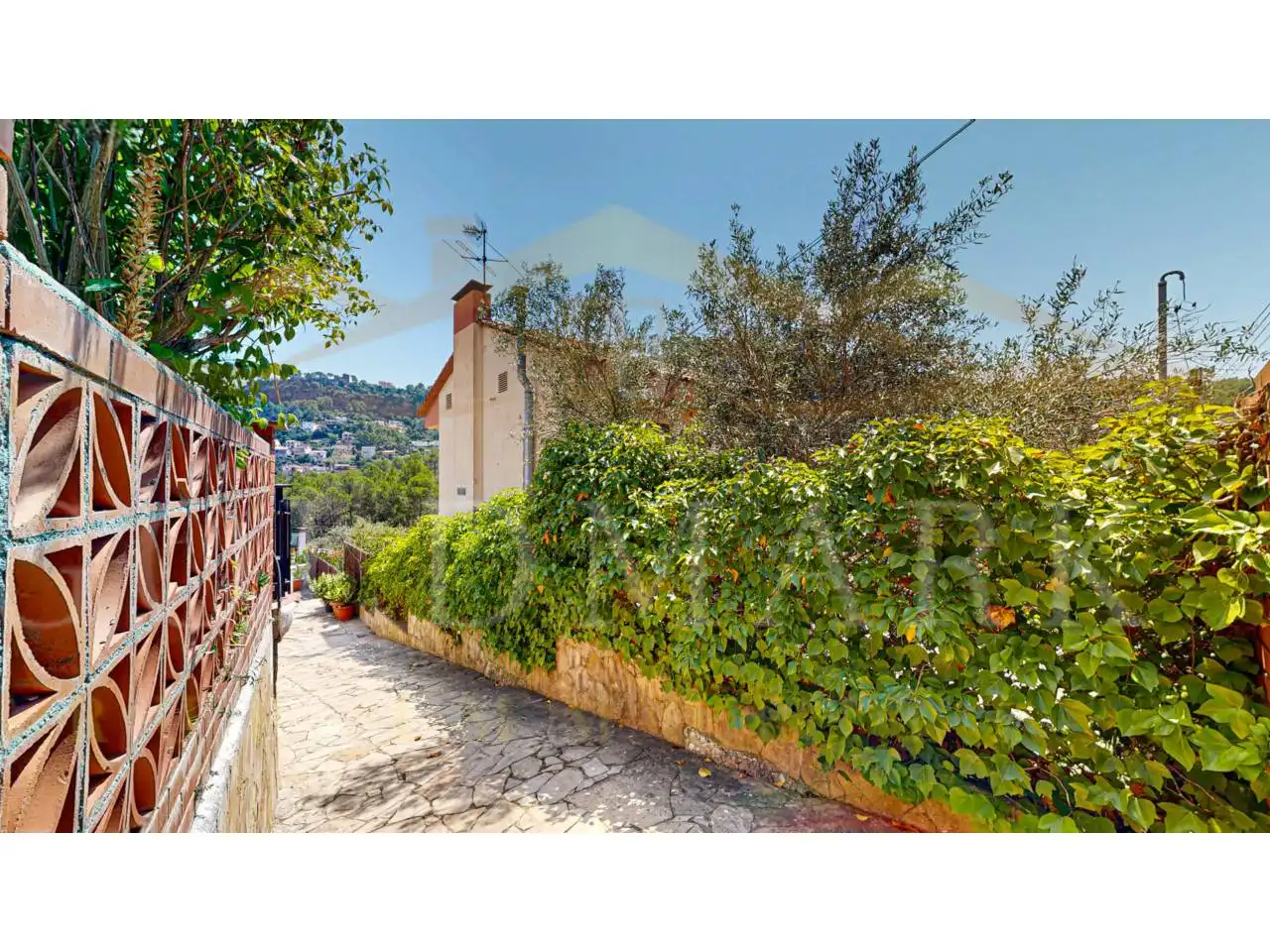 Vista exterior de Casa o xalet en venda en Corbera de Llobregat amb Calefacció, Jardí privat i Terrassa