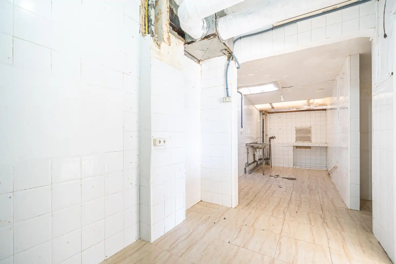 Commercial properties for sale in Llucmajor  with Air Conditioner, Heating and Terrace
