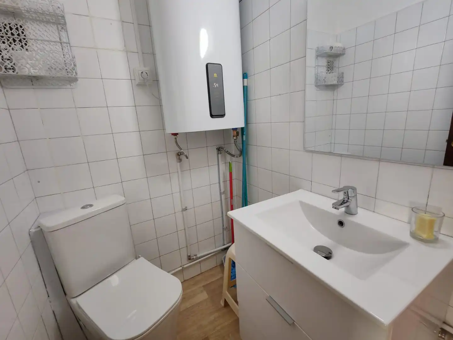Bathroom of Flat for rent in Vigo   with Terrace, Furnished and Balcony