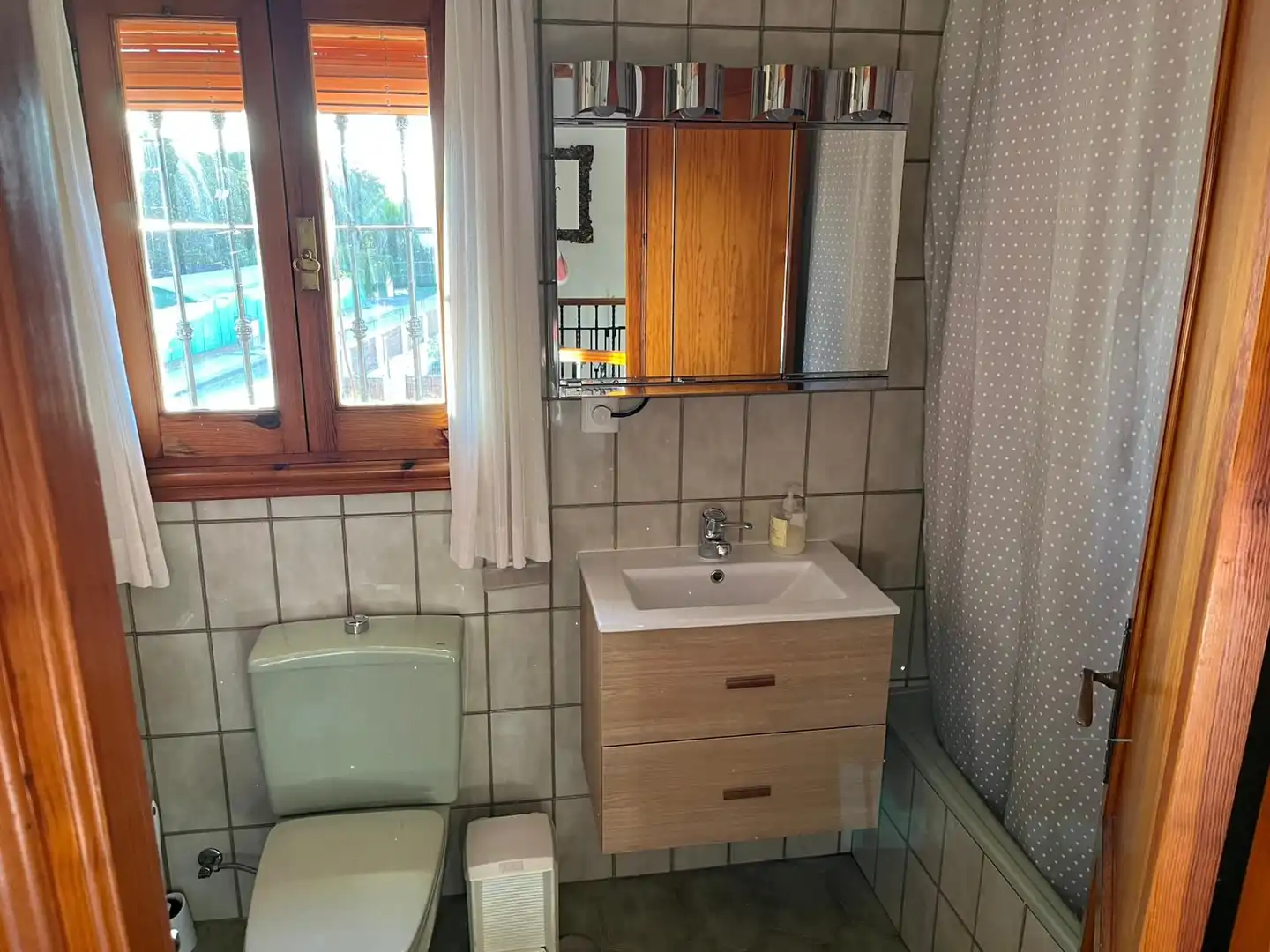 Baño de Casa adosada en venta en Vélez-Málaga con Aire acondicionado, Calefacción y Jardín privado