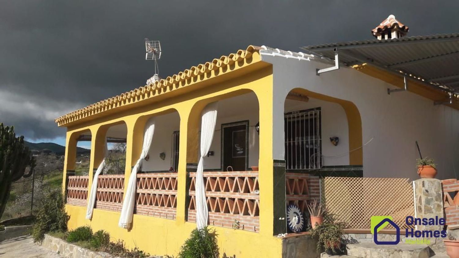 Exterior view of Country house for sale in Guaro  with Private garden, Terrace and Community pool
