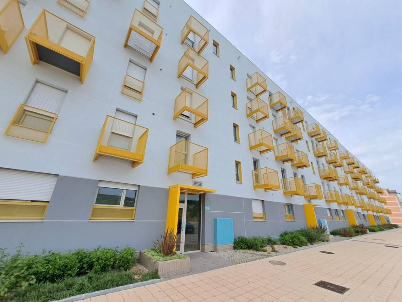 Vista exterior de Àtic en venda en Burgos Capital amb Calefacció, Parquet i Terrassa