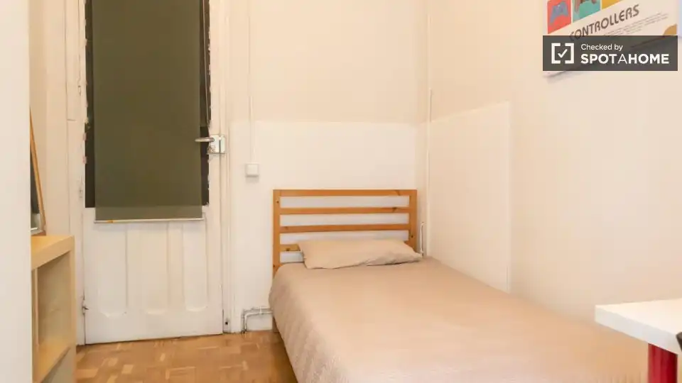Bedroom of Flat for rent in Madrid  with Air Conditioner, Heating and Furnished