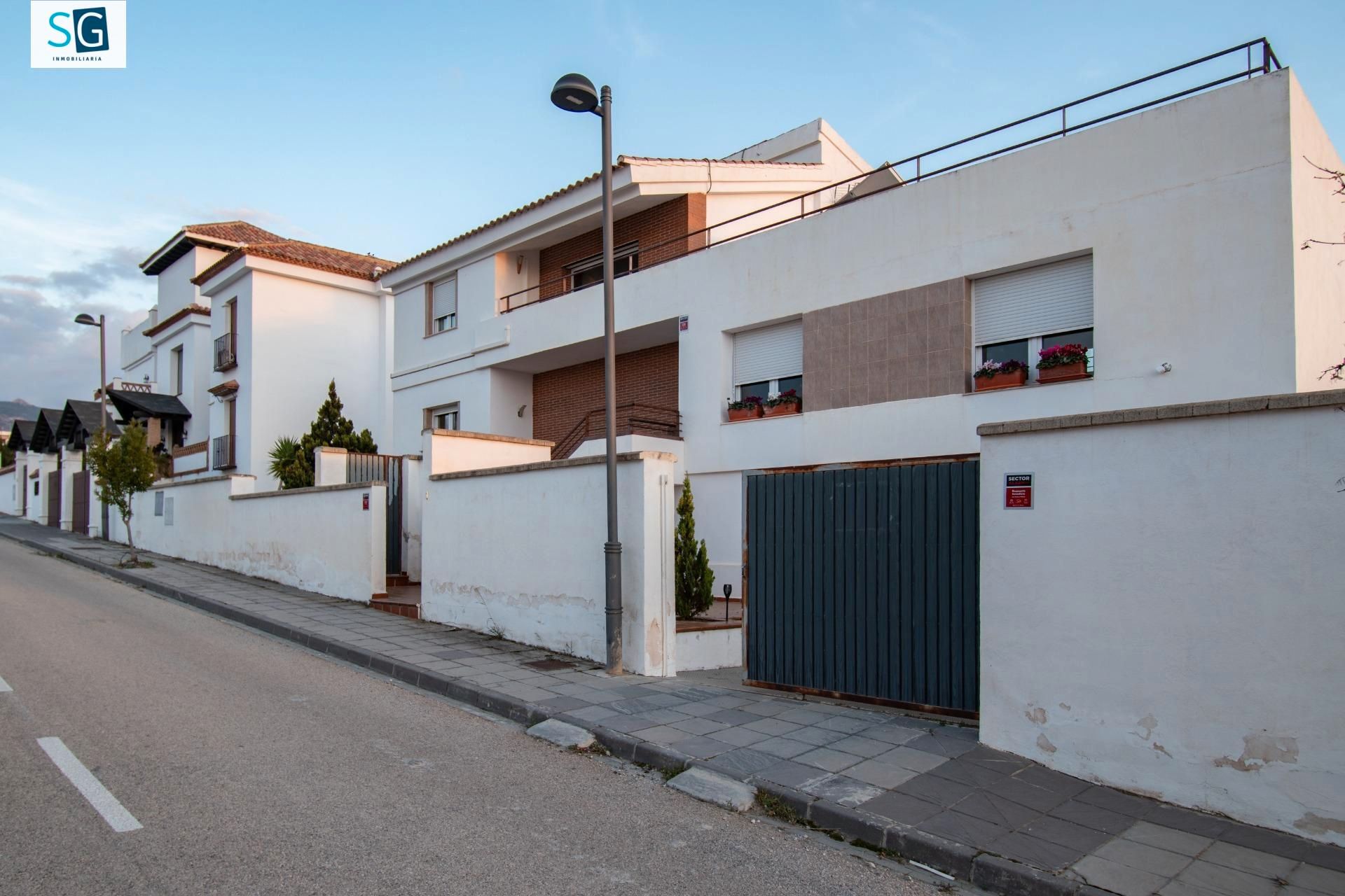 Vista exterior de Casa o chalet en venta en La Zubia con Aire acondicionado, Calefacción y Jardín privado