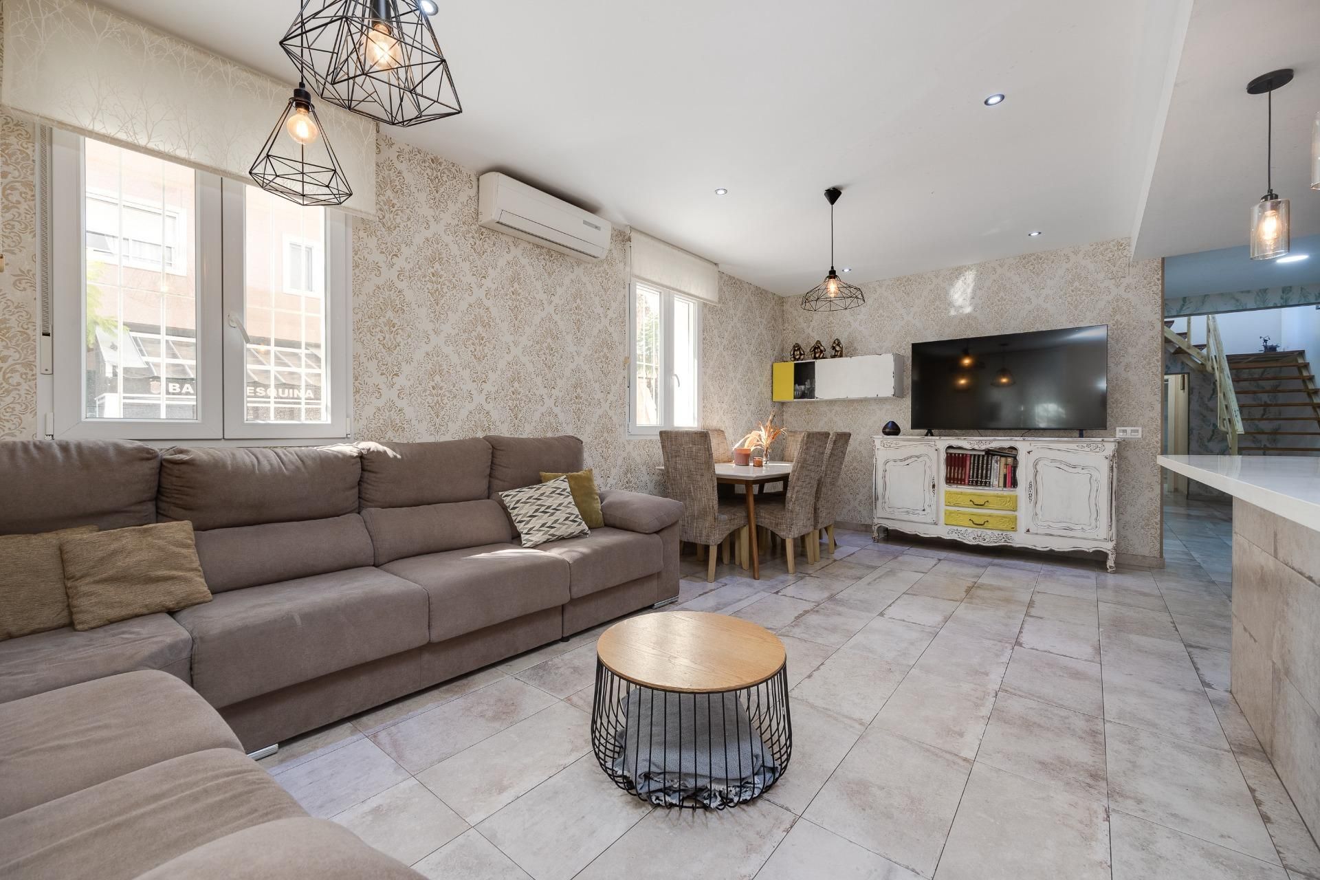 Sala de estar de Casa o chalet en venta en Torrevieja con Aire acondicionado, Terraza y Amueblado