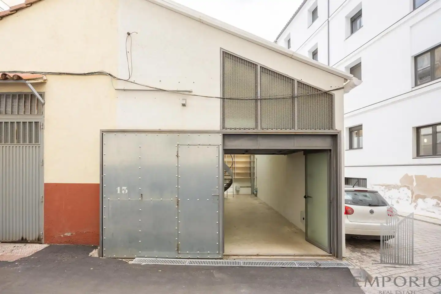 Vista exterior de Local en venta en Madrid con Aire acondicionado