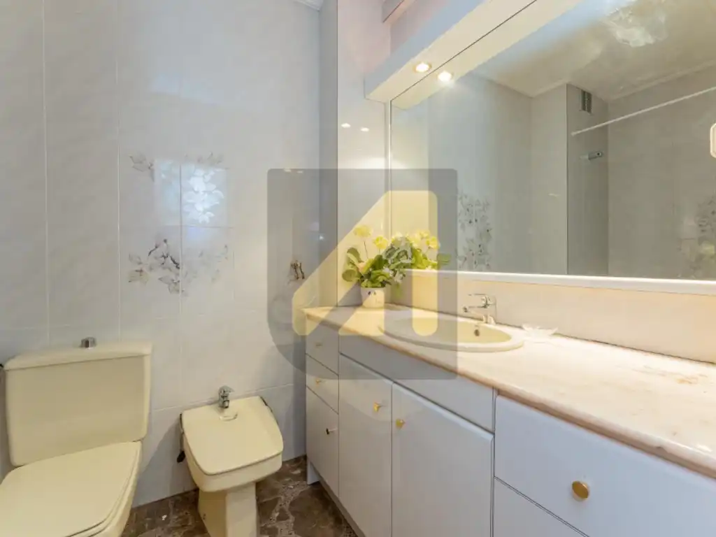 Bany de Apartament en venda en L'Hospitalet de Llobregat