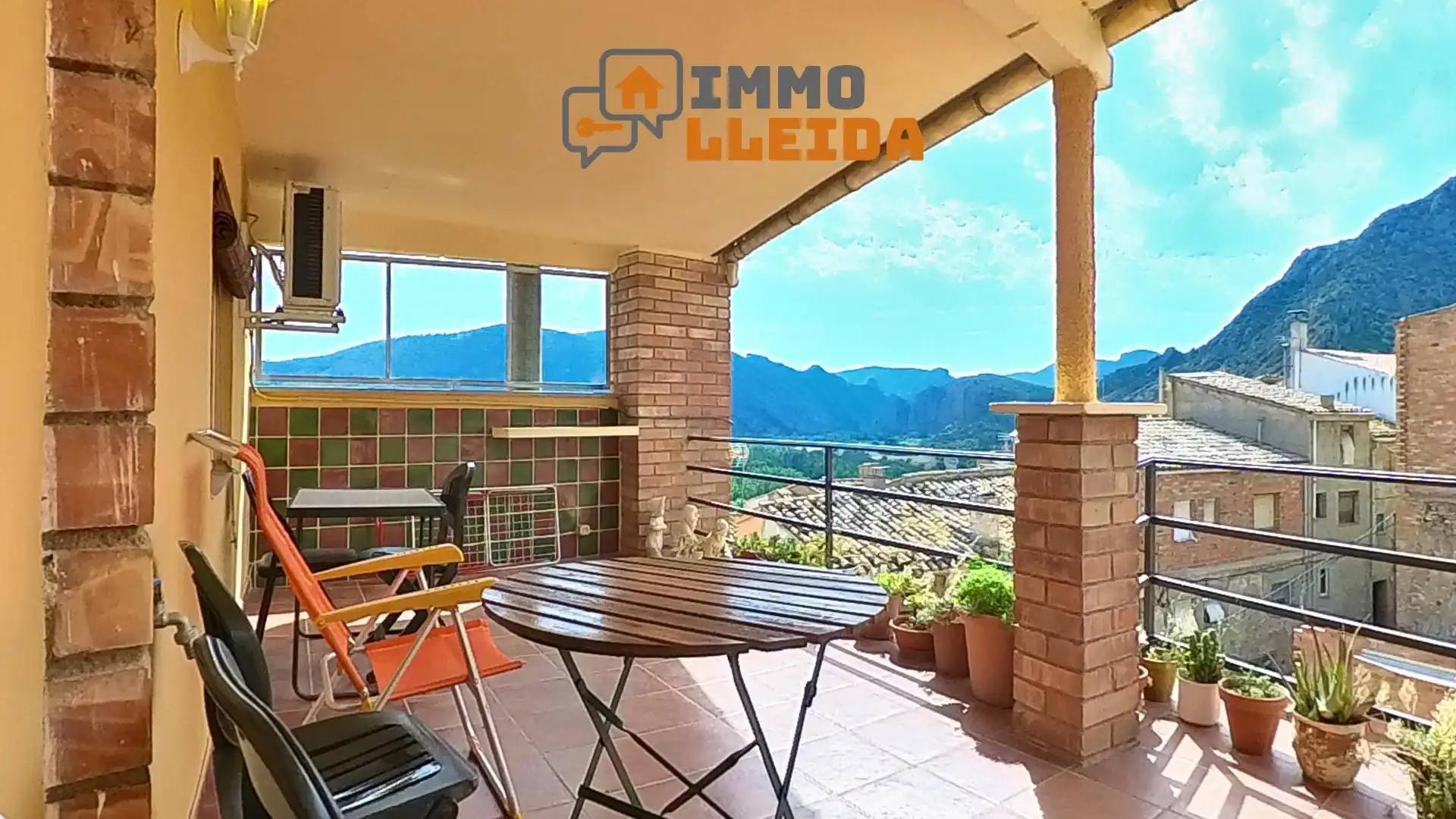 Vista exterior de Casa adosada en venta en Camarasa con Calefacción, Terraza y Trastero