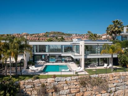 Vista exterior de Casa o xalet en venda en Benahavís amb Aire condicionat, Calefacció i Jardí privat